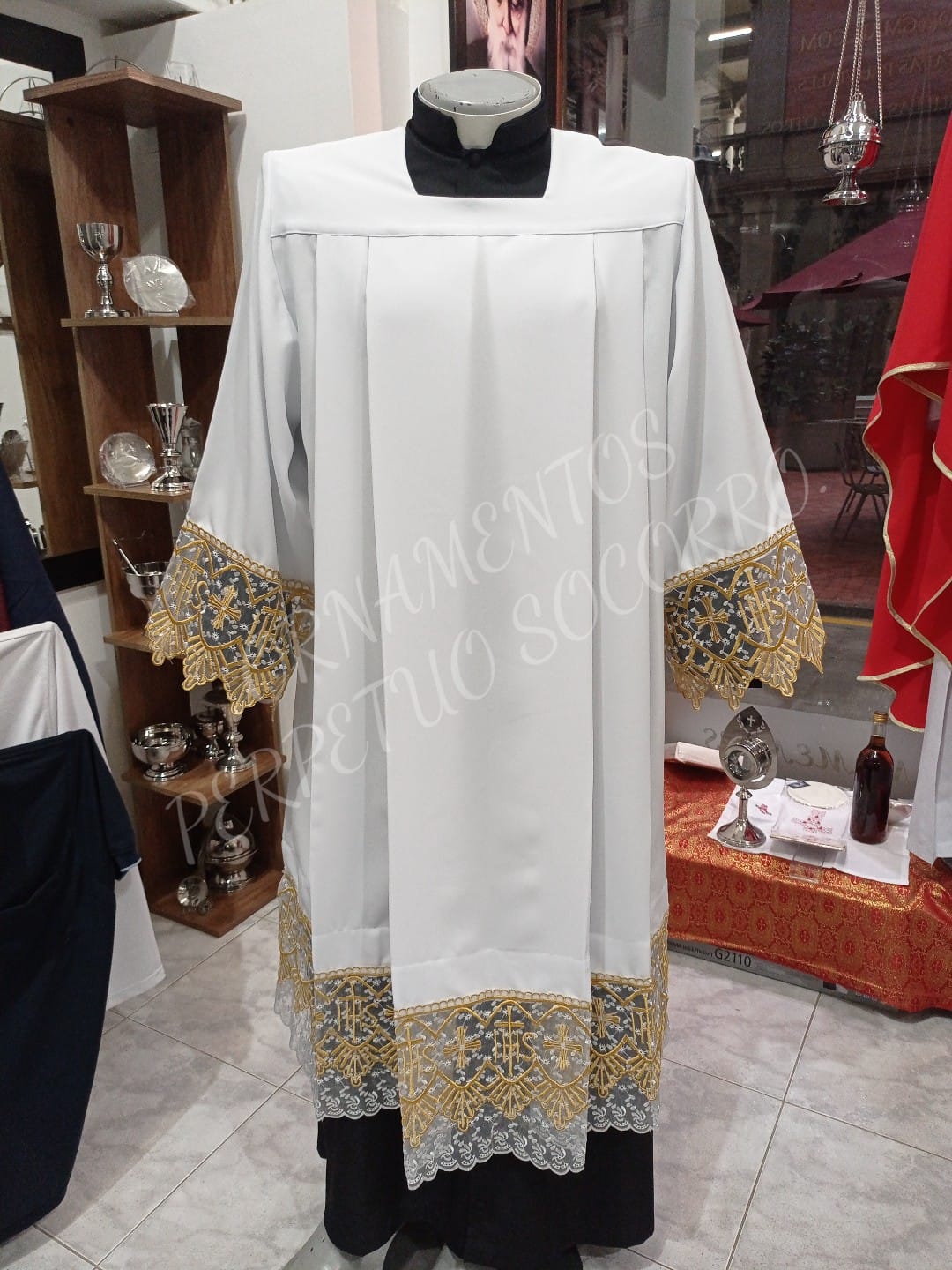 Roquete Con Encaje Bordado